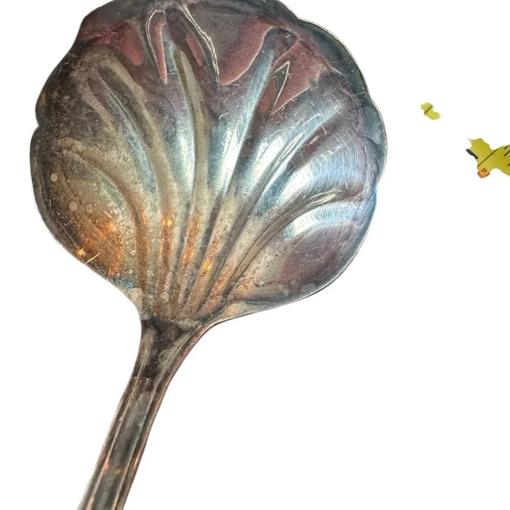 🥄✨‎ Vintage WM Rogers Silverplate Ladle – 7.5” Ornate Shell Design ✨🥄